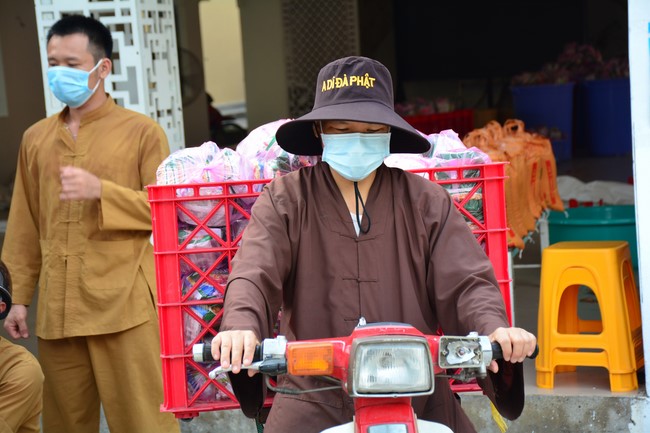 Continuing to support people in need in the Covid-19 pandemic of Hoang Phap Pagoda (series 4)